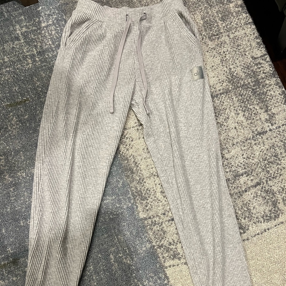 Alo yoga gray ribbed sweatpants size small
